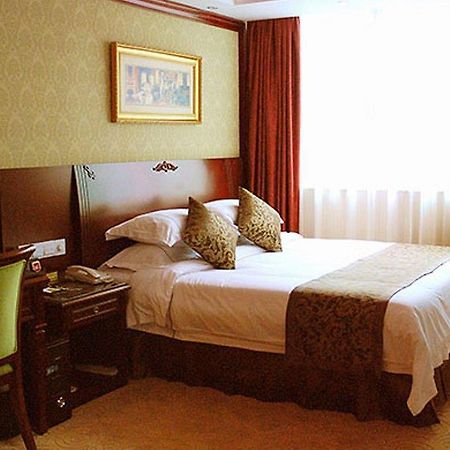 Vienna Hotel Shenzhen Train Station Branch Екстериор снимка